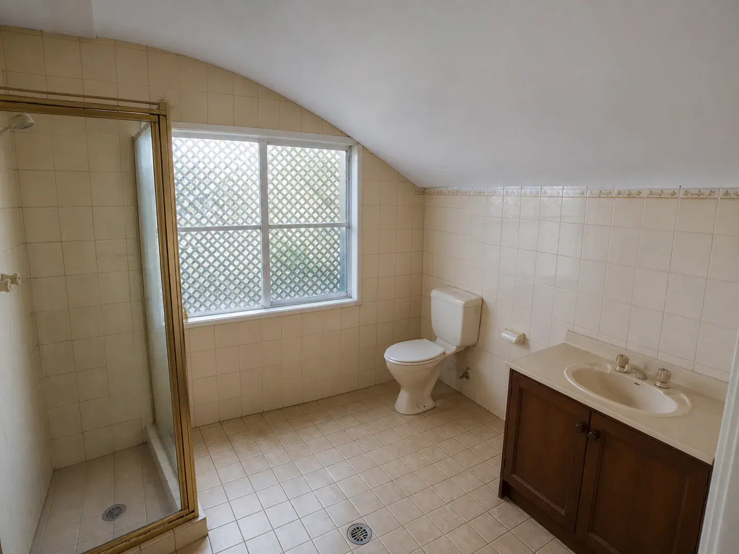 Assess, measure & plan stage of a ensuite renovation in Brisbane