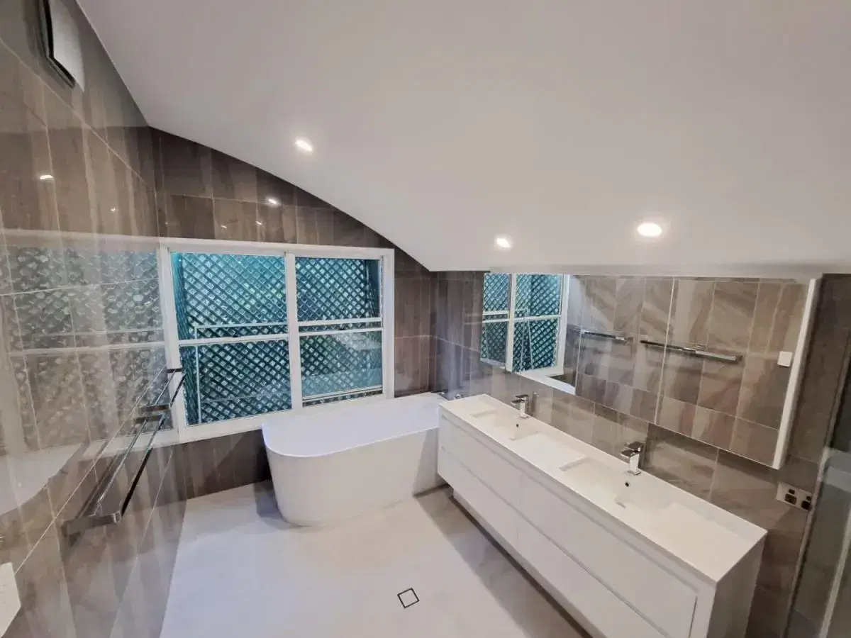 Final clean & handover stage of a ensuite renovation in Brisbane