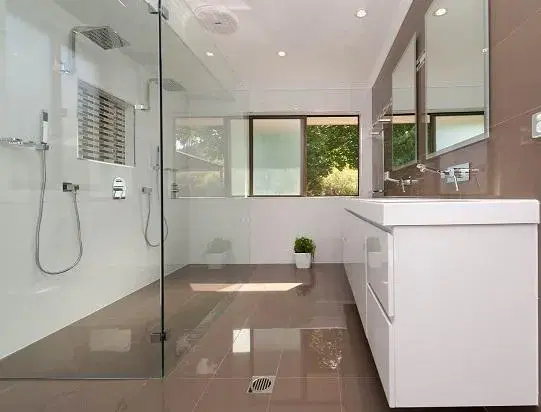 Space-conscious ensuite renovation with practical storage