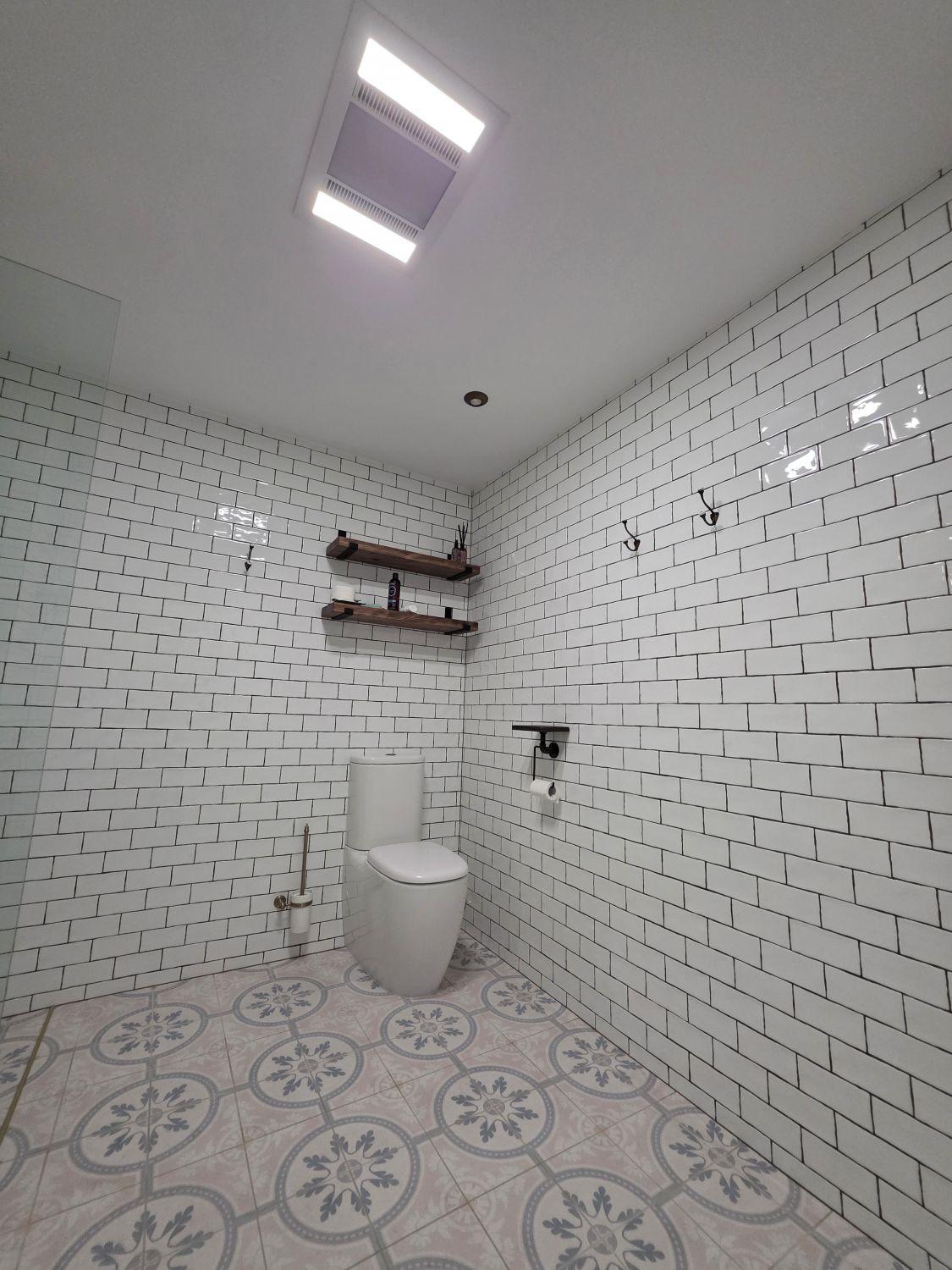 Toilet zone within the completed open Holland Park bathroom