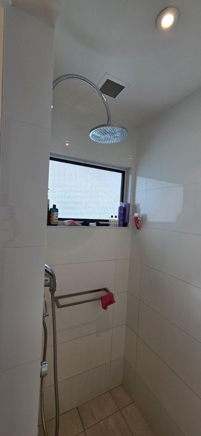 Compact original shower in the Kalinga ensuite